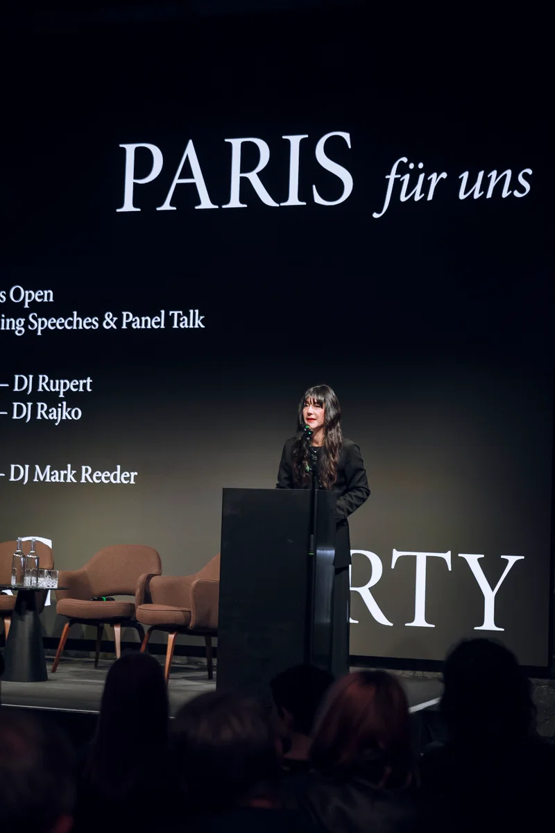Helga Paris — für uns